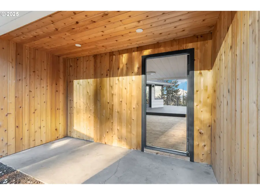 2041 Marylhurst Dr, Northwest Clackamas, OR 97068 - Image #2