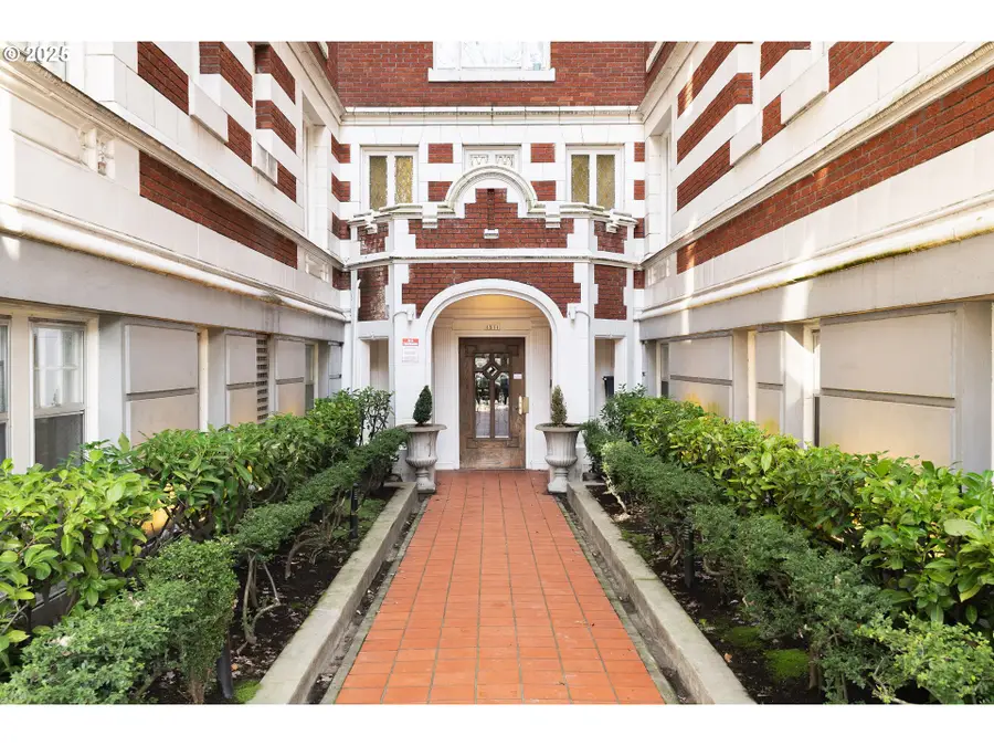 1811 NW Couch St #506, Portland, OR 97209 - Image #3