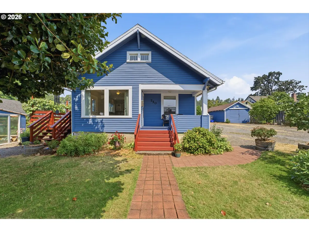 750 E Hereford St, Gladstone, OR 97027 - #1