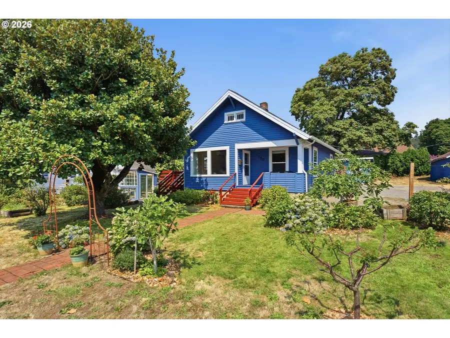750 E Hereford St, Gladstone, OR 97027 - #2