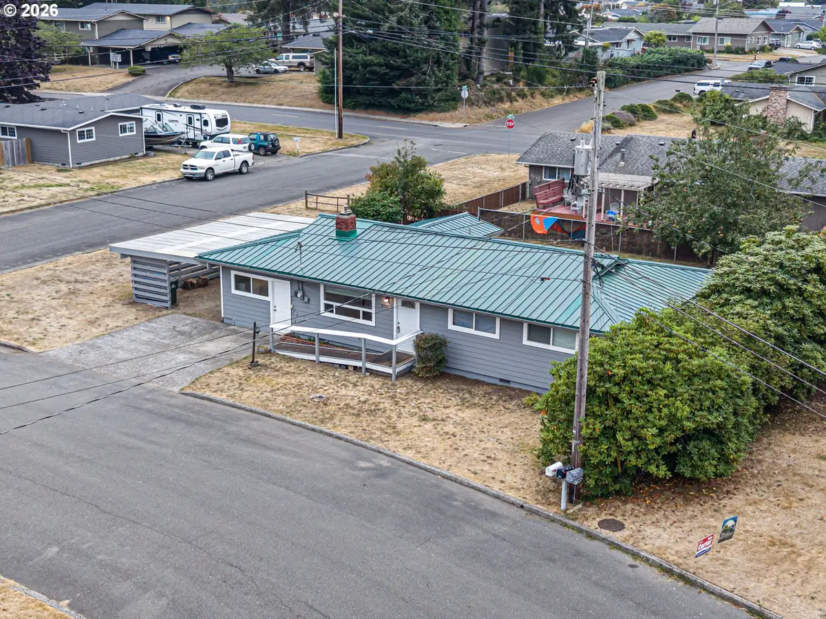 3320 Fernwood Pl, Reedsport, OR 97467 - #1