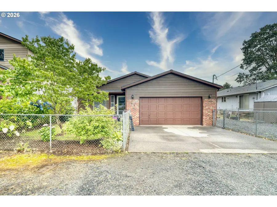 355 S 13th St, Saint Helens, OR 97051 - #3