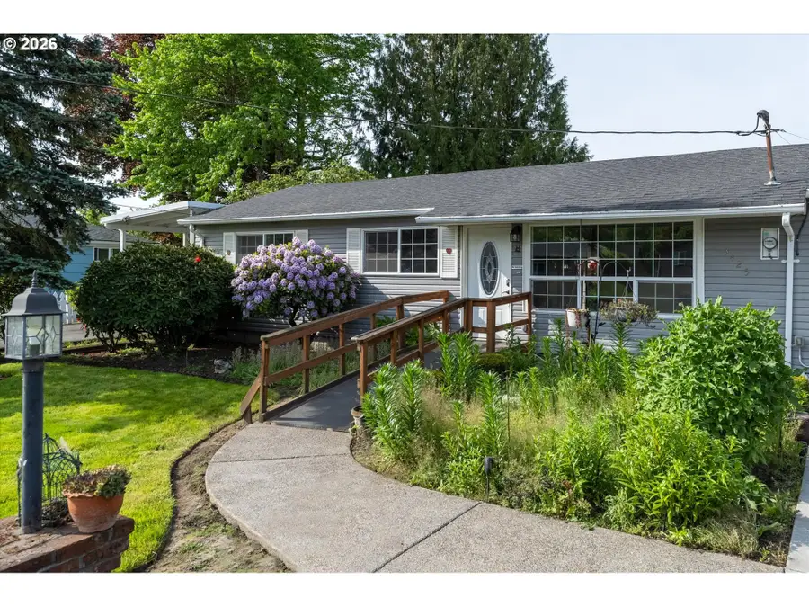 3425 Pennsylvania St, Longview, WA 98632 - #3