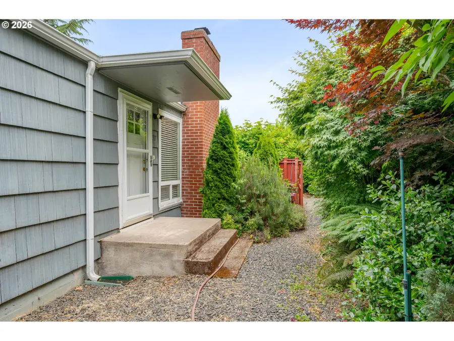 97 W 36th Ave, Eugene, OR 97405 - #2