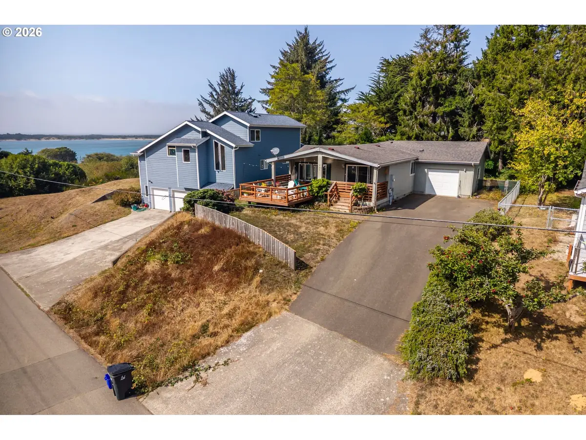 743 Caroline St, Bandon, OR 97411 - #1