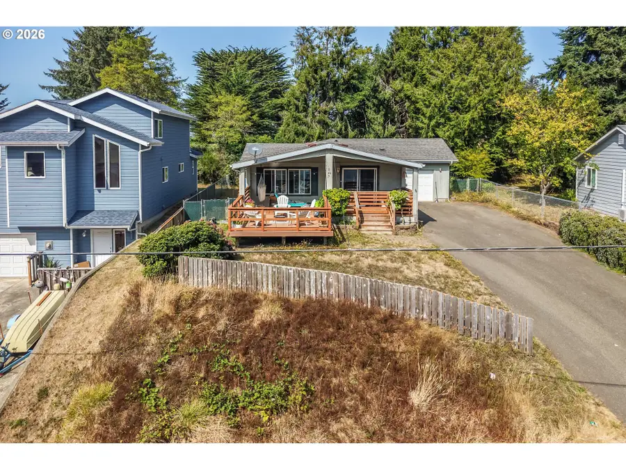 743 Caroline St, Bandon, OR 97411 - #3