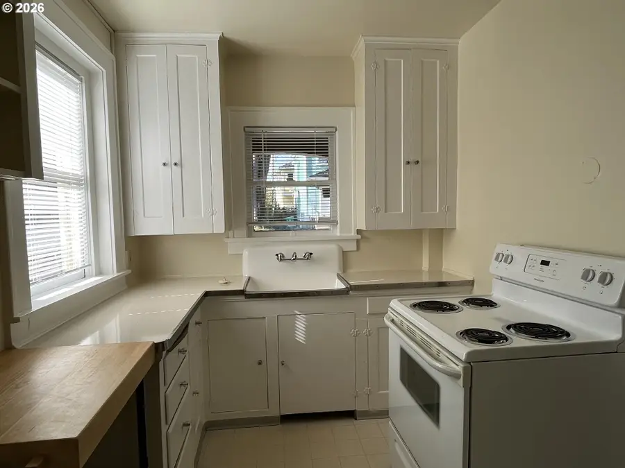 1712 SE Main St, Portland, OR 97214 - #2
