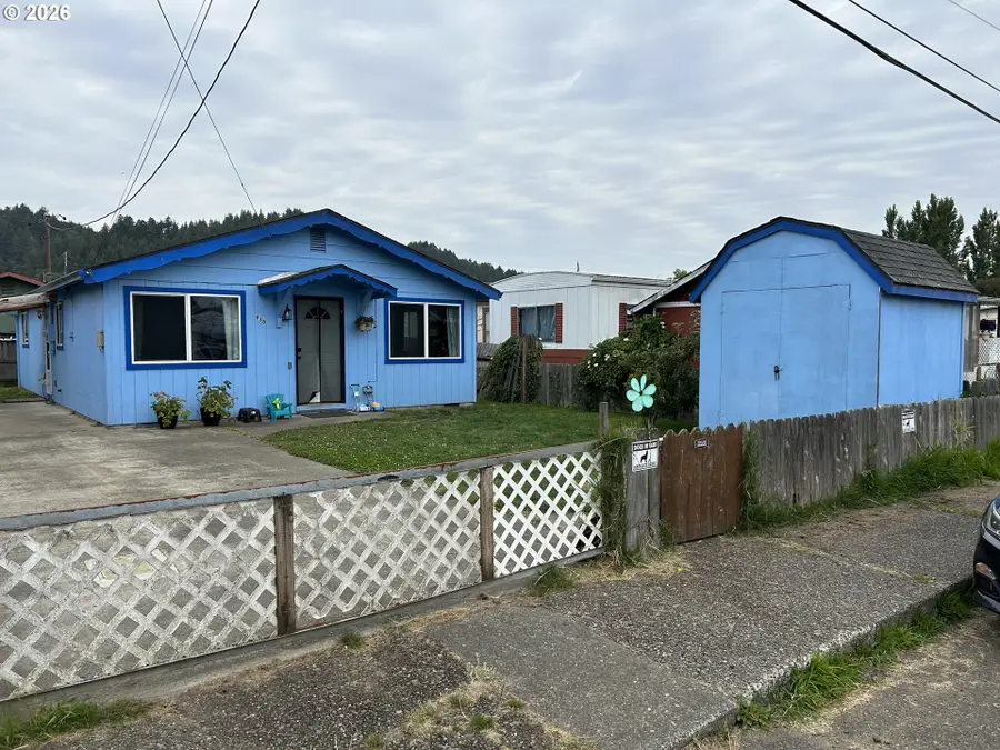 938 N 8th St, Reedsport, OR 97467 - #2