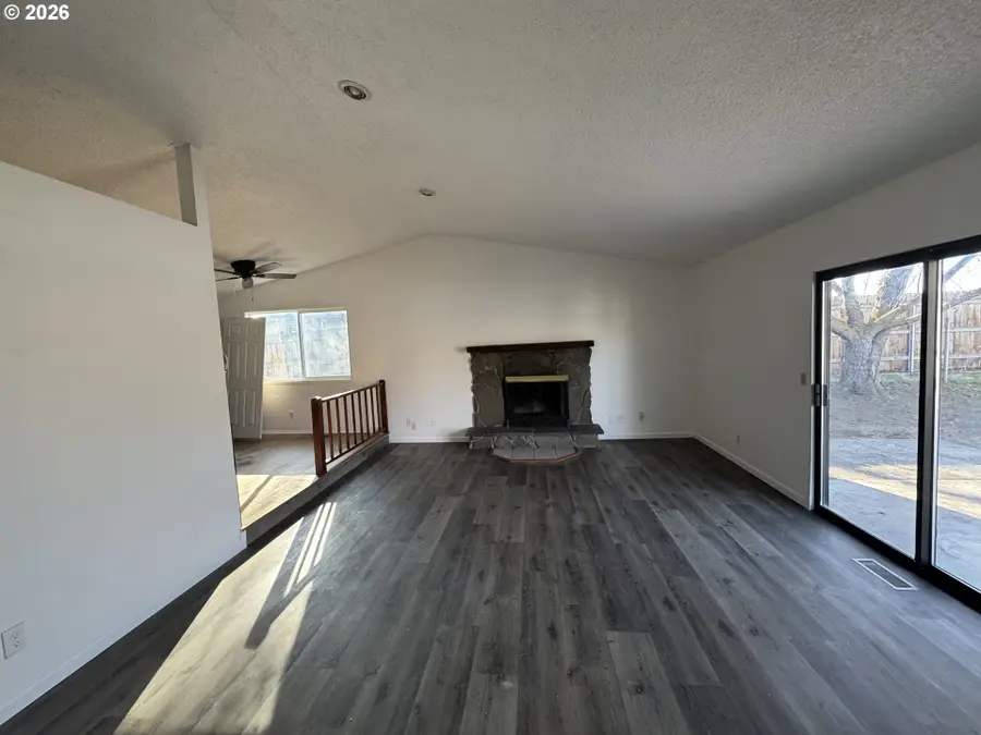 1270 W Hartley Ave, Hermiston, OR 97838 - #3