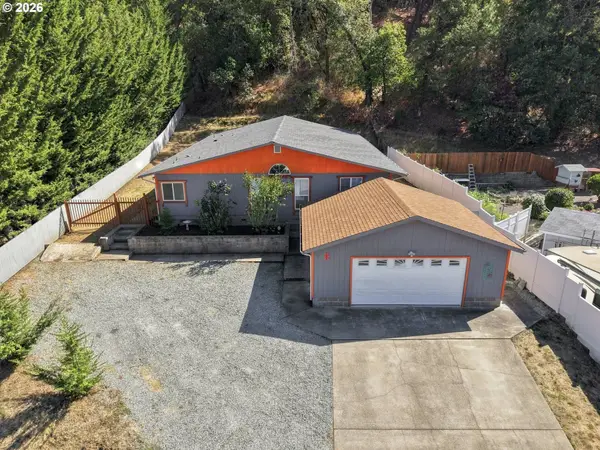 224 Aker Dr, MyrtleCreek, OR 97457