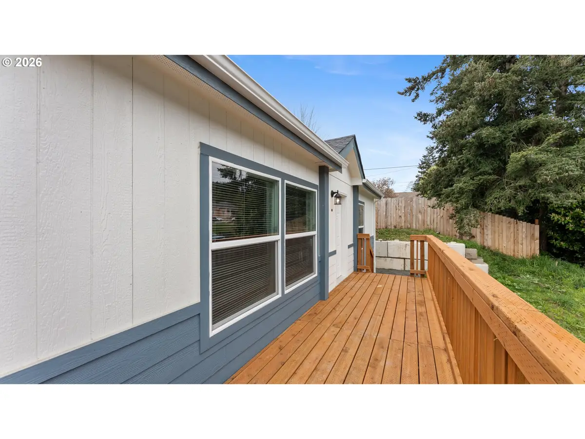 380 E 6th St, Coquille, OR 97423 - #1