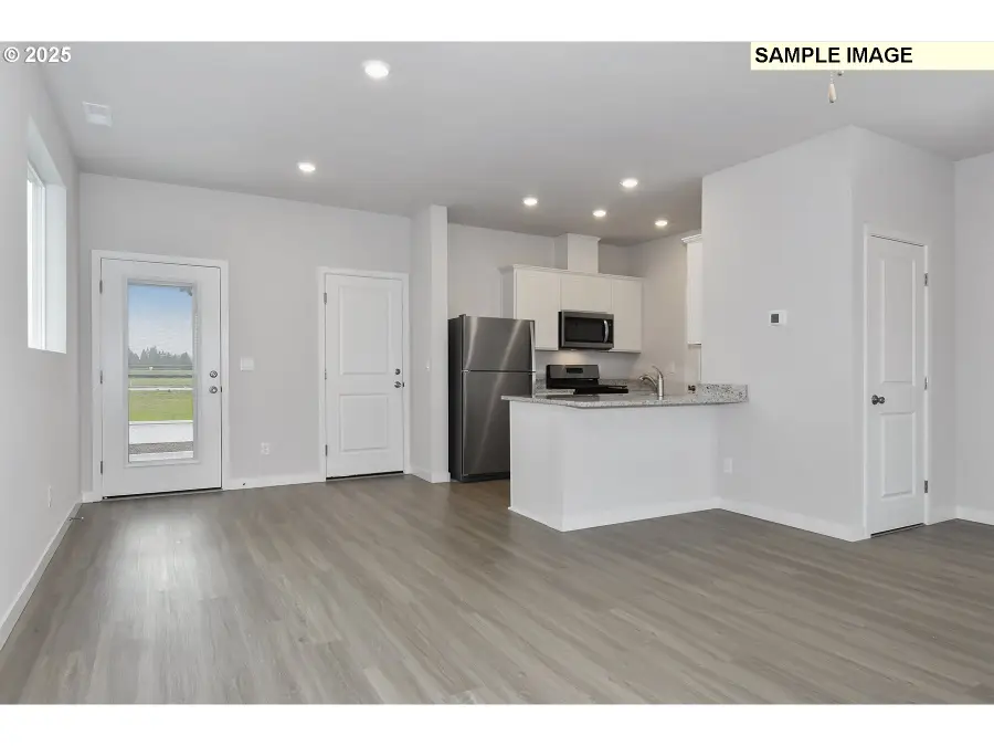 1211 Parkside Ave, Woodburn, OR 97071 - #3