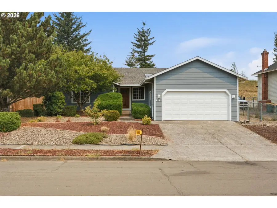 215 SW 22nd St, Troutdale, OR 97060 - #3