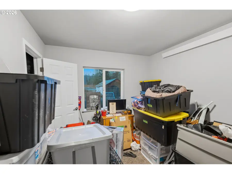 1907 Willow St, Sweet Home, OR 97386 - #3