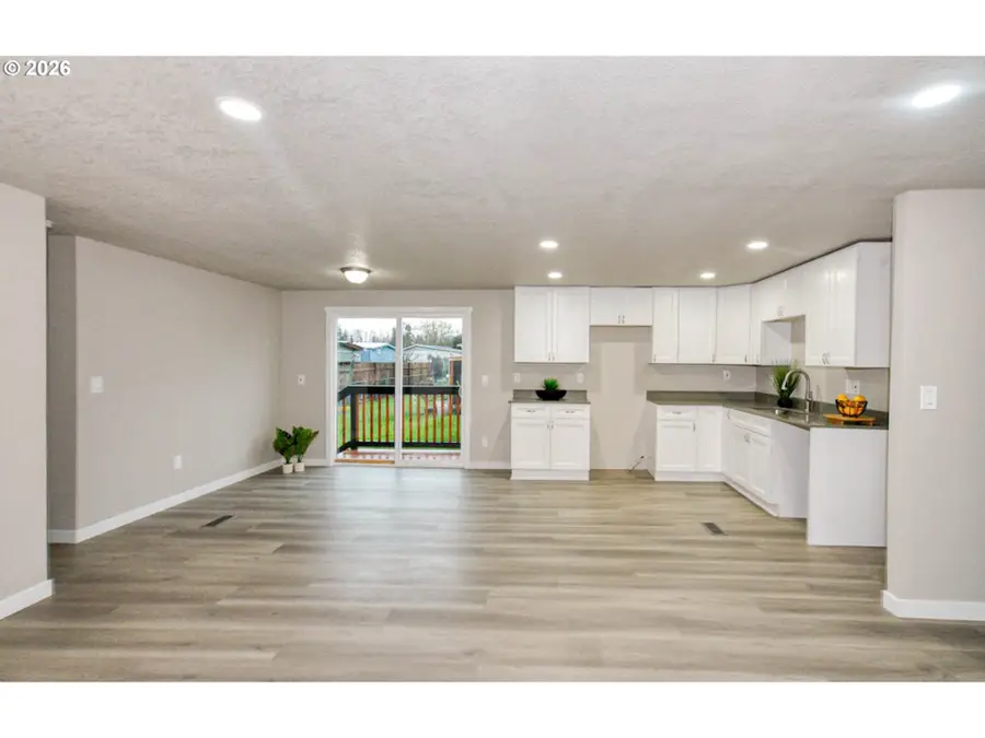 627 NW 6th Ct, McMinnville, OR 97128 - #3