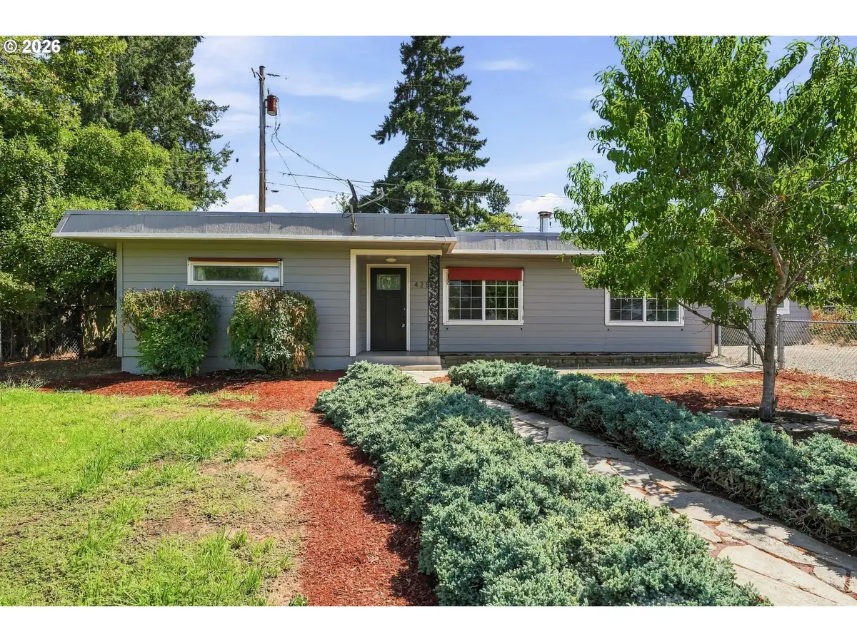 425 W Elm St, Roseburg, OR 97471 - #1