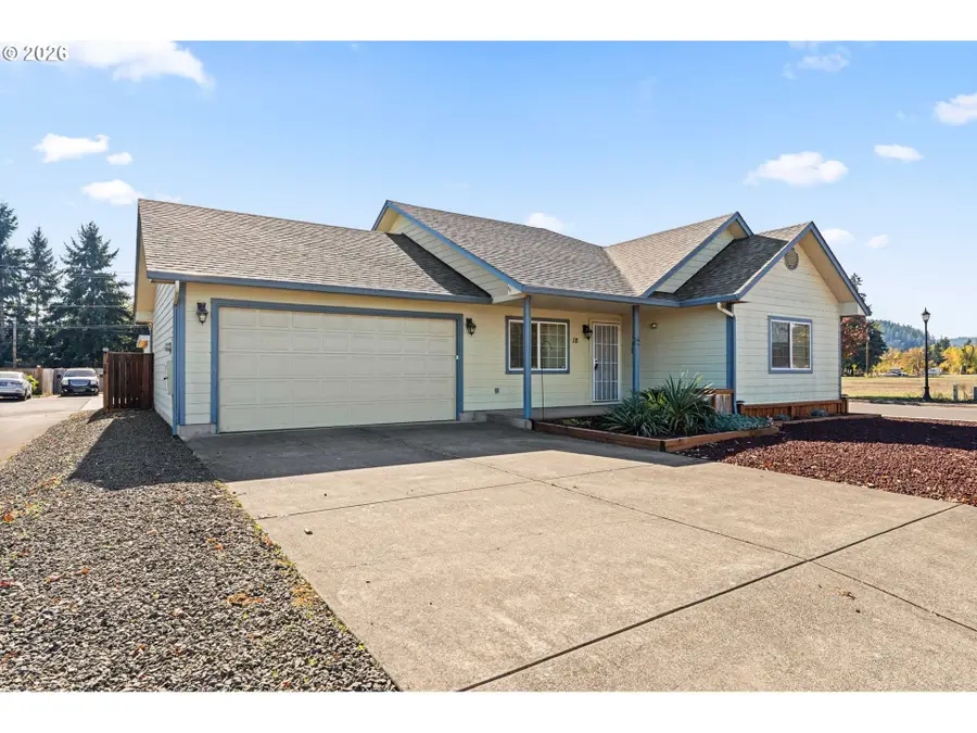 18 Village Dr, Creswell, OR 97426 - #3