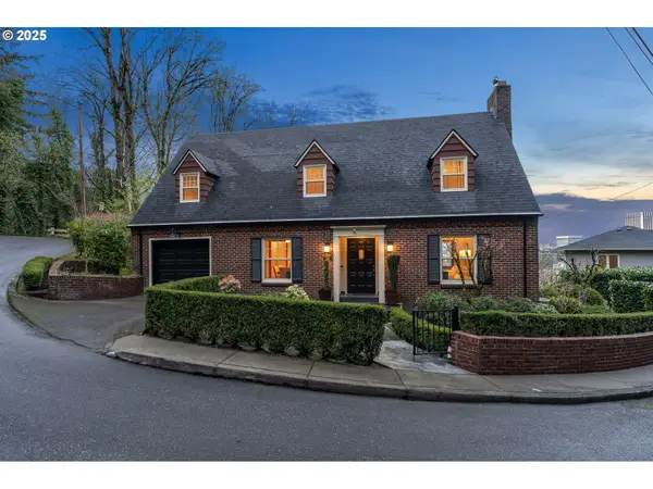 1299 SW Cardinell Dr, Portland, OR 97201