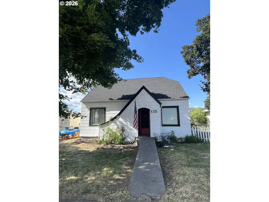 135 E Broadway St, Goldendale, WA 98620 - #2