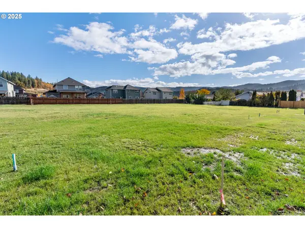 3165 Maple Rd, HoodRiver, OR 97031