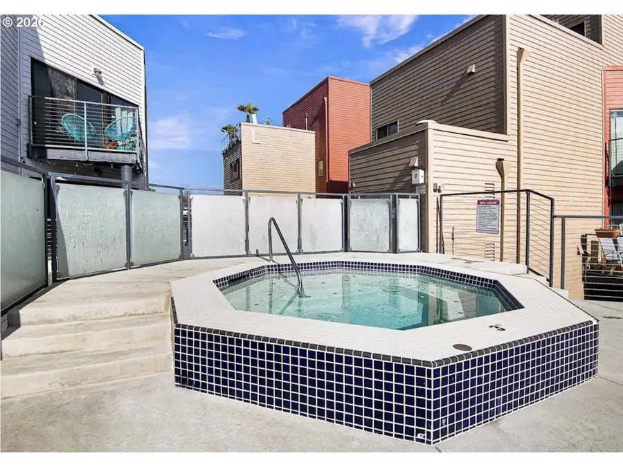 920 NW Naito Pkwy #J18, Portland, OR 97209 - #3