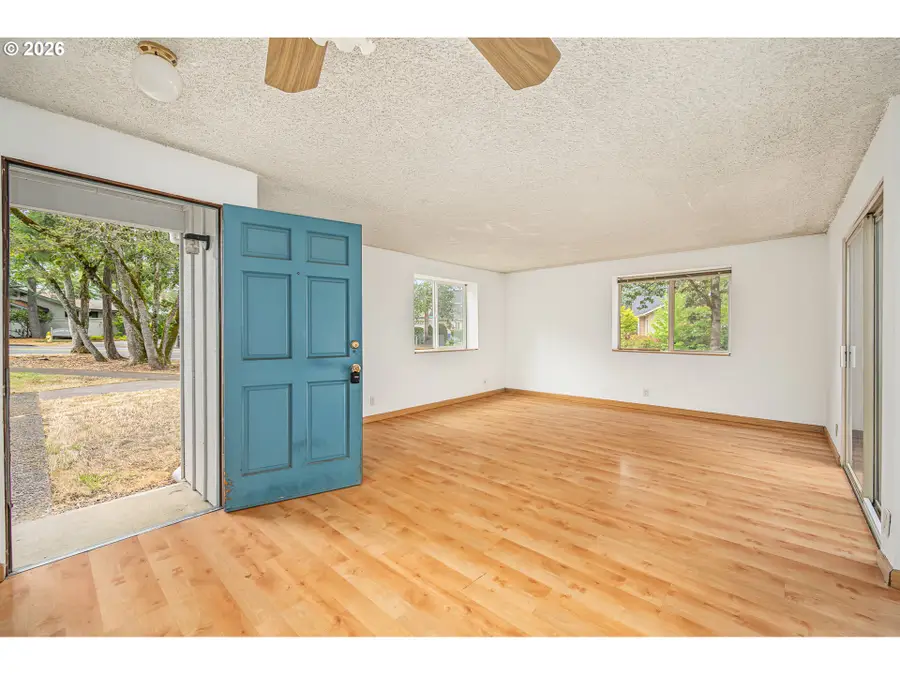 2239 Hawkins Ln, Eugene, OR 97405 - #3