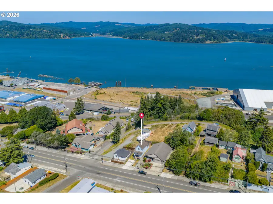 2211 Sherman Ave, North Bend, OR 97459 - #2