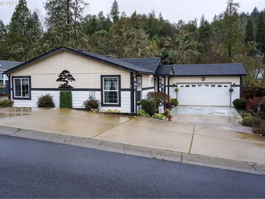 225 Knoll Terrace Dr, Canyonville, OR 97417 - Image #2
