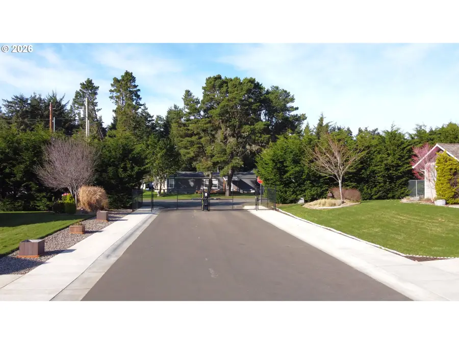 1070 Park Pl, Coos Bay, OR 97420 - Image #3