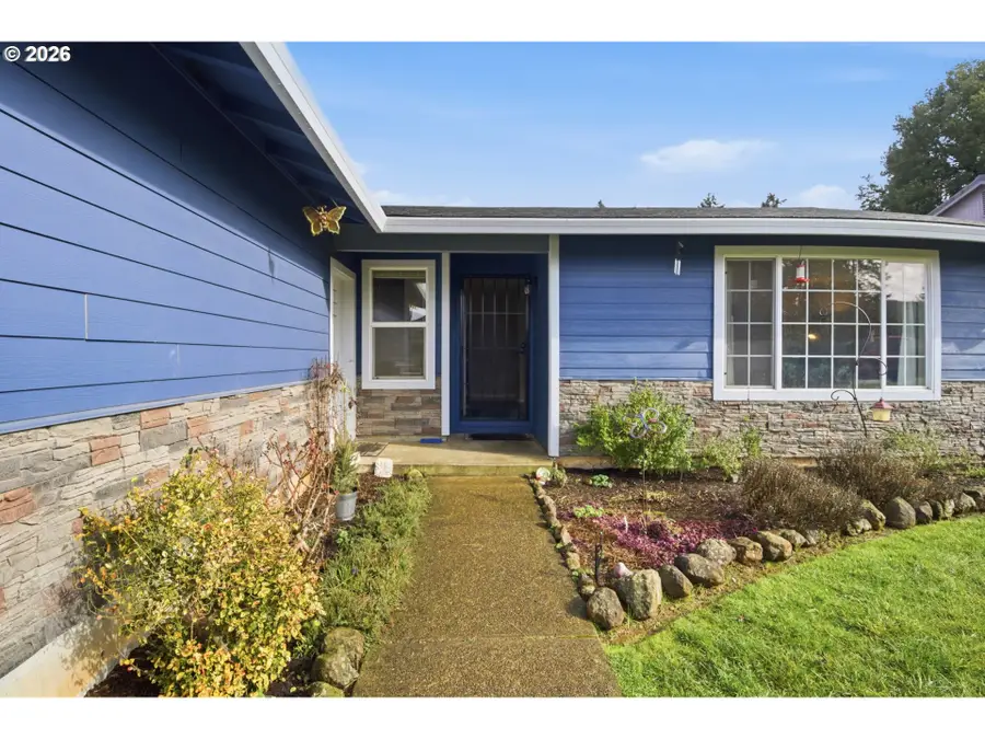 390 SW Ash St, Willamina, OR 97396 - #2