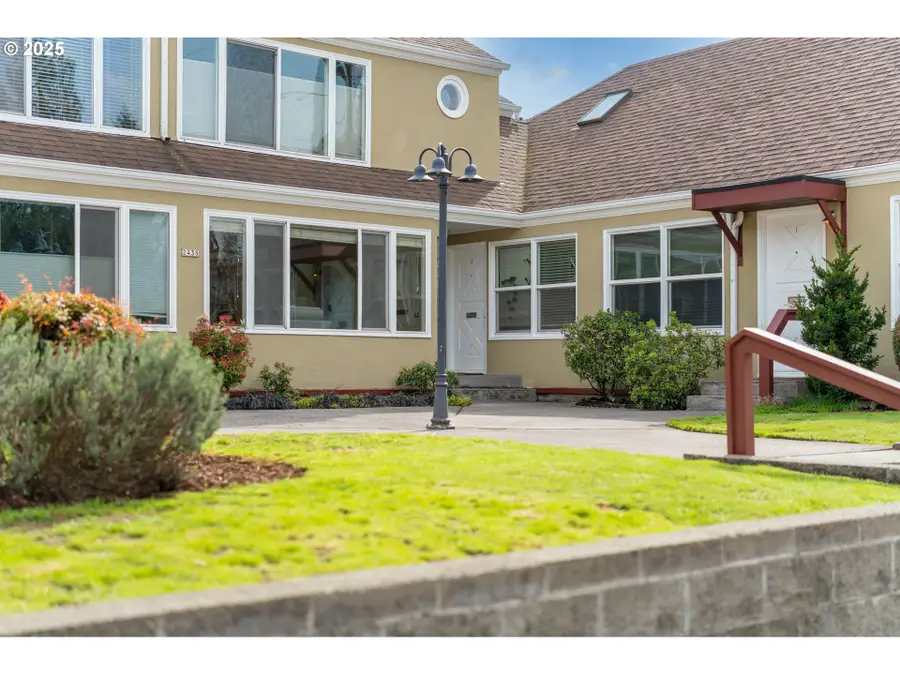 2438 NE Killingsworth St #4, Portland, OR 97211 - Image #2