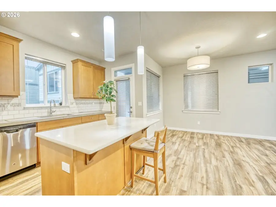 722 NW Pebblestone Ln, Beaverton, OR 97006 - Image #2