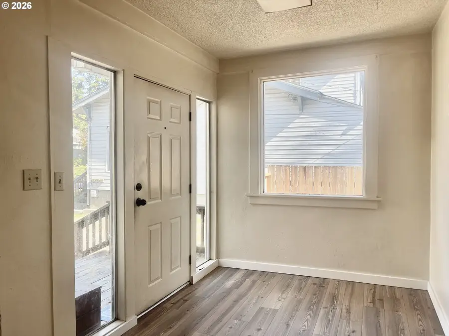 1431 Central Ave, Coos Bay, OR 97420 - #2