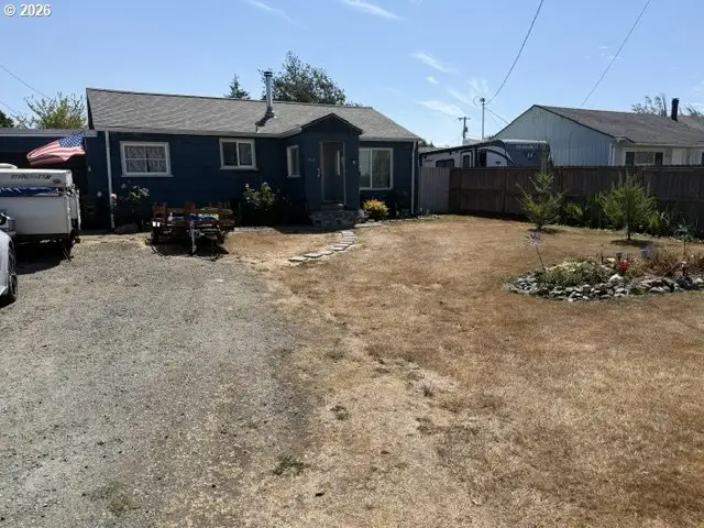 1704 Maple St, Myrtle Point, OR 97458 - #1