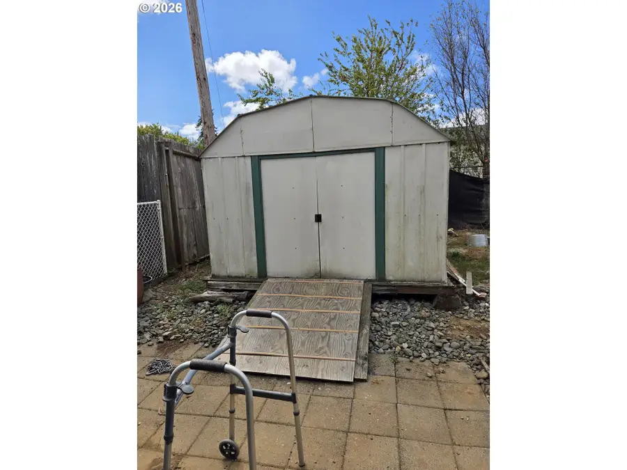 1704 Maple St, Myrtle Point, OR 97458 - #3