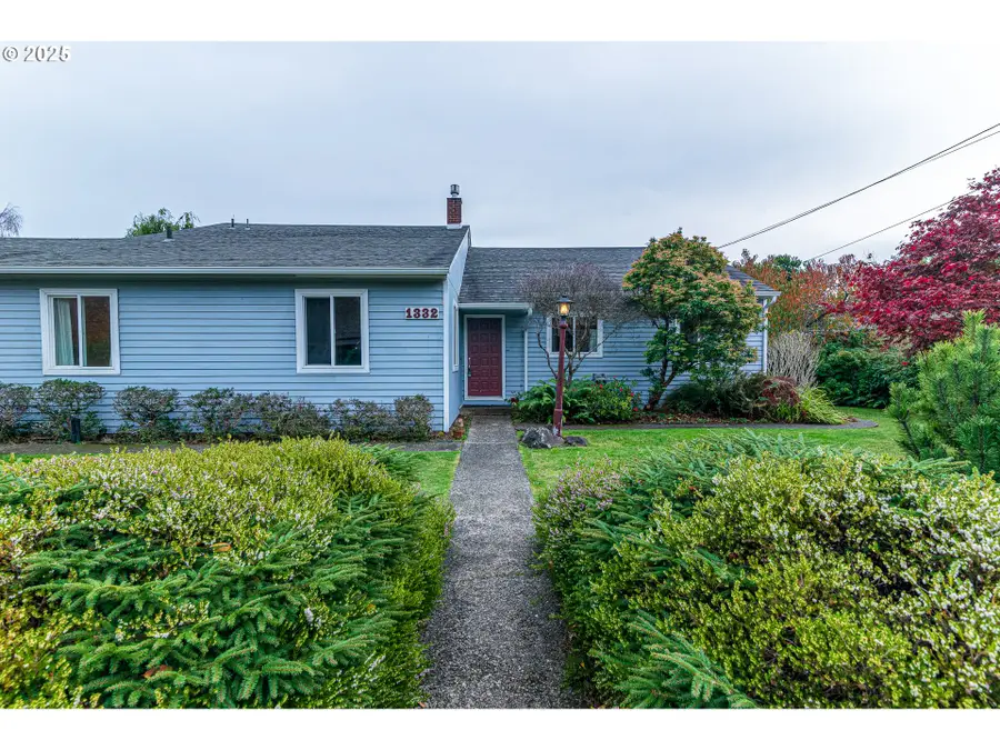 1332 Bayview St, North Bend, OR 97459 - Image #2