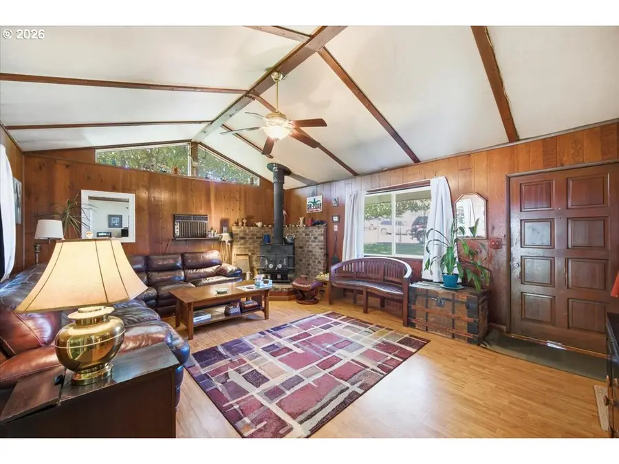 674 NE Waite St, Myrtle Creek, OR 97457 - #3