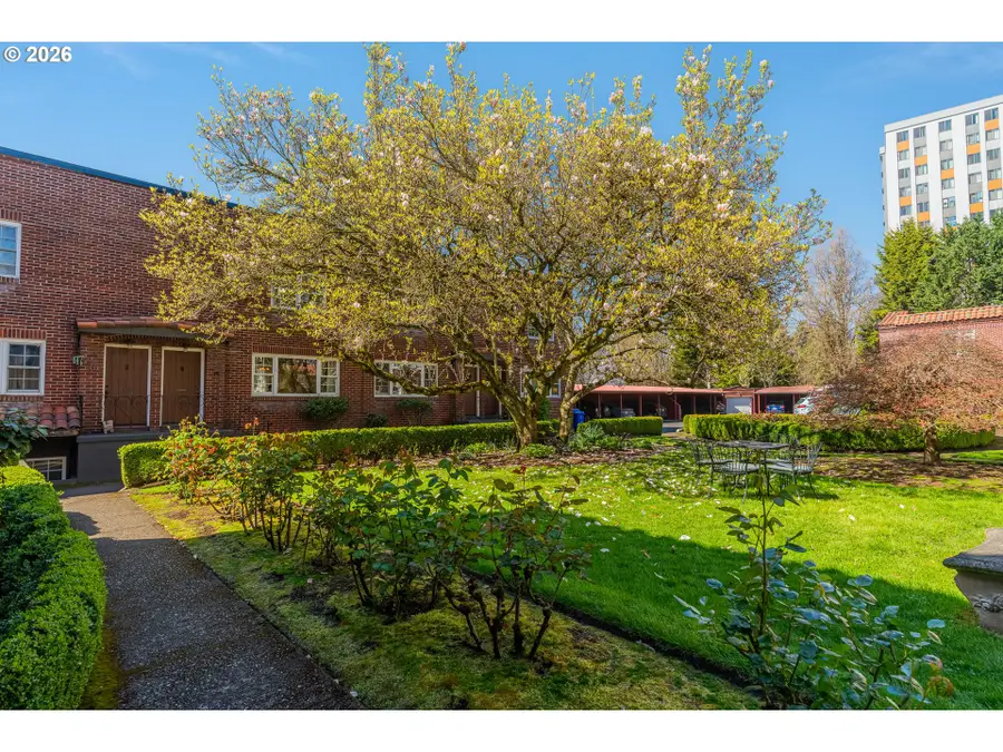 4341 NE Halsey St #18, Portland, OR 97213 - #2