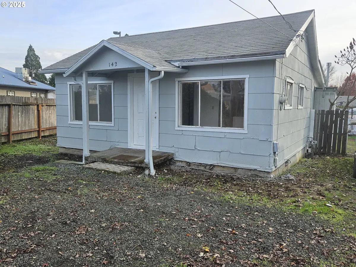 142 S Comstock Ave, Sutherlin, OR 97479 - Image #1