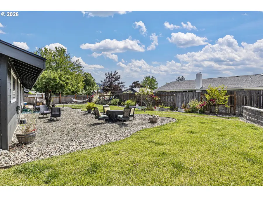 229 N Grove Ln, Sutherlin, OR 97479 - #3