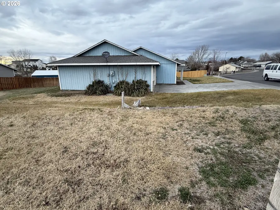 70 NE Alora Dr, Hermiston, OR 97838 - Image #2