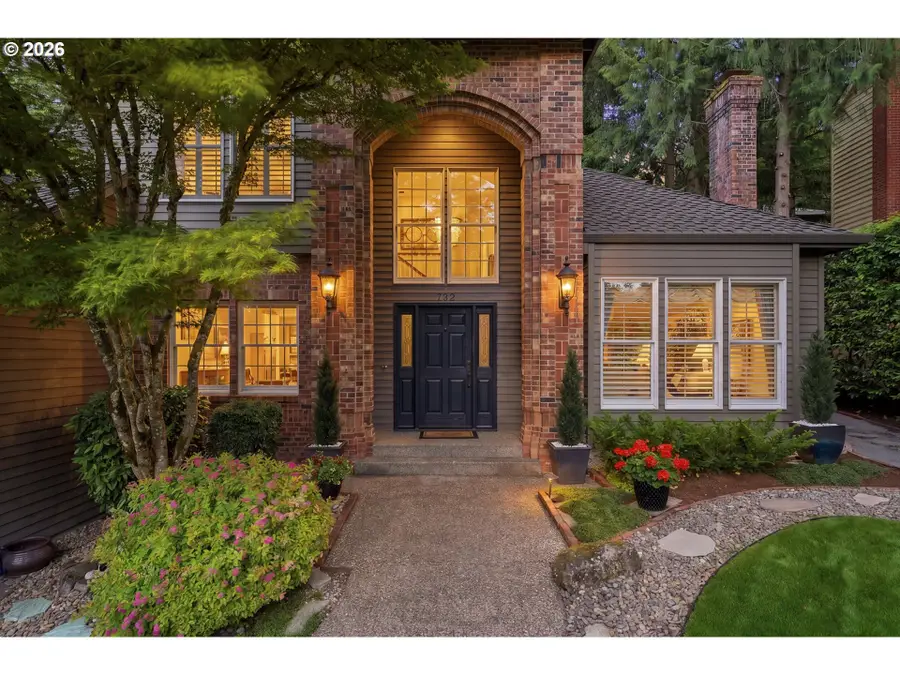 752 SW Regency Ter, Portland, OR 97225 - #2