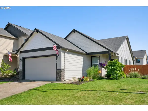 812 NE Trillium Dr, Estacada, OR 97023