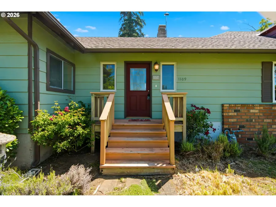 1109 Country Club Rd, Hoodriver, OR 97031 - #2