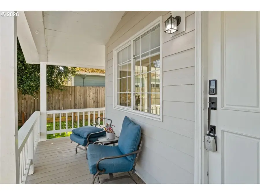 1039 N 4th Ave, Stayton, OR 97383 - #3