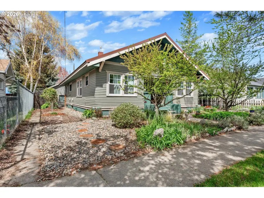 2504 Valley Ave, Baker City, OR 97814 - #3