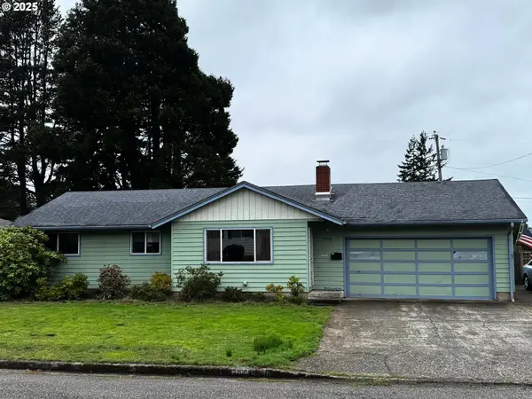 3700 Vista Dr, NorthBend, OR 97459