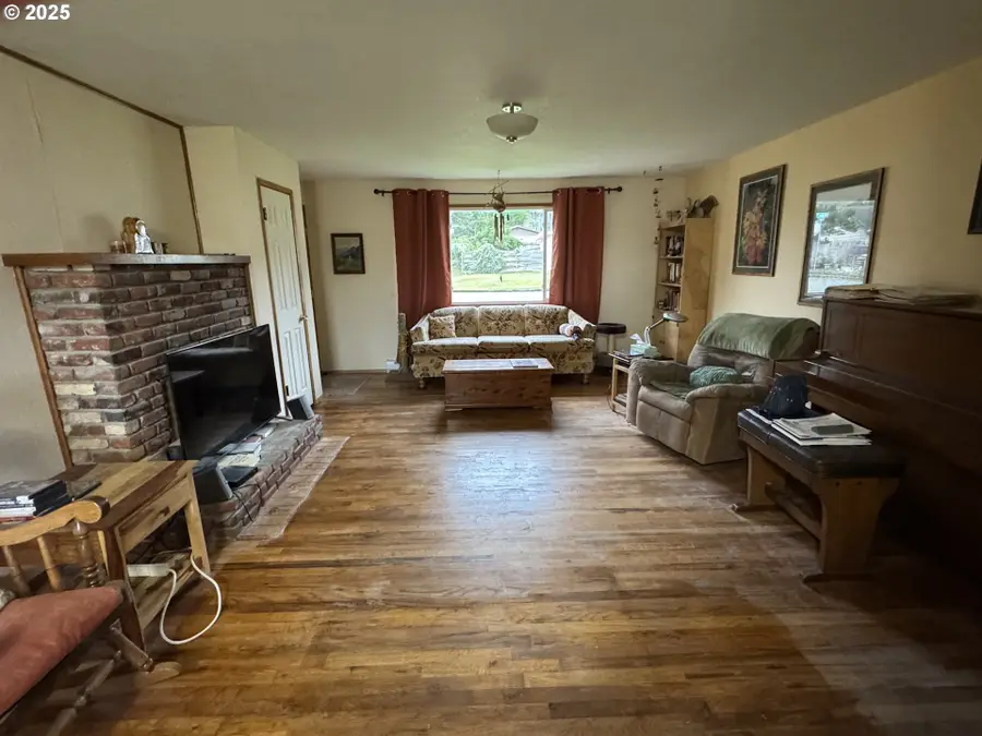 3700 Vista Dr, North Bend, OR 97459 - Image #2