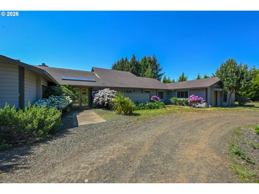 1488 Red Hill Rd, Oakland, OR 97462 - #2