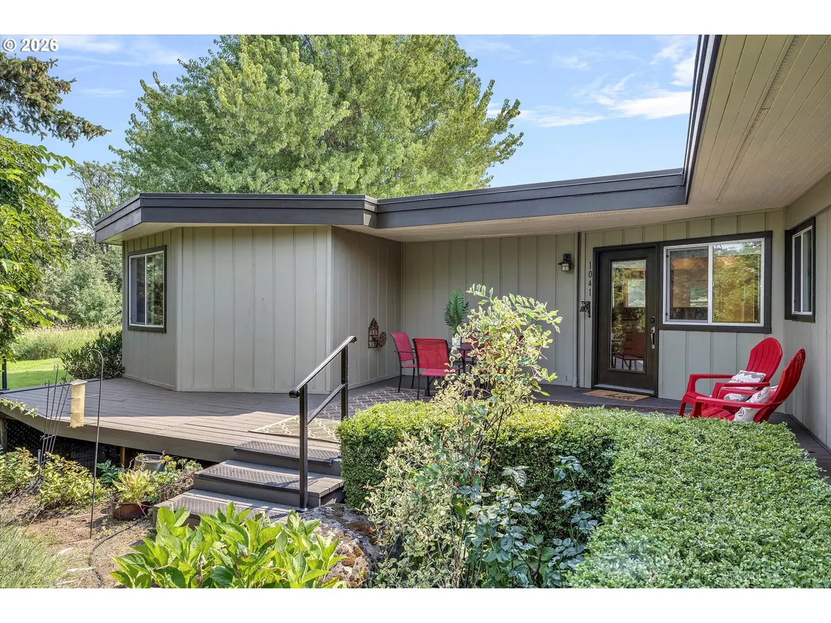 1041 Cannon Dr, Hood River, OR 97031 - #1